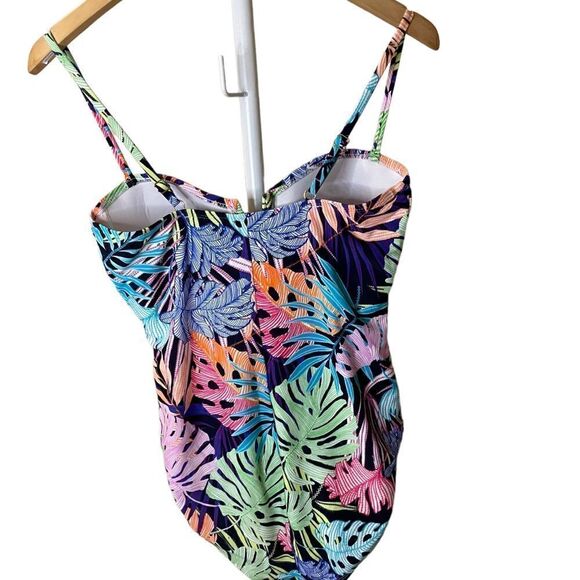 Flattering Fit Swimsuit - size Medium 8/10 - Picture 4 of 4